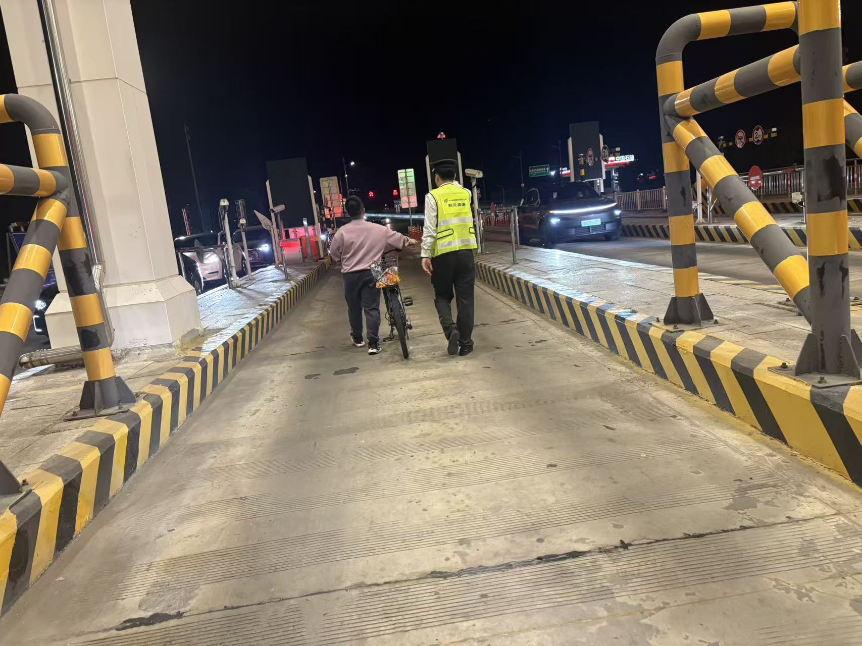 b9e5300afc321be82ceb6cca5bb25f5d.jpg b9e5300afc321be82ceb6cca5bb25f5d.jpg