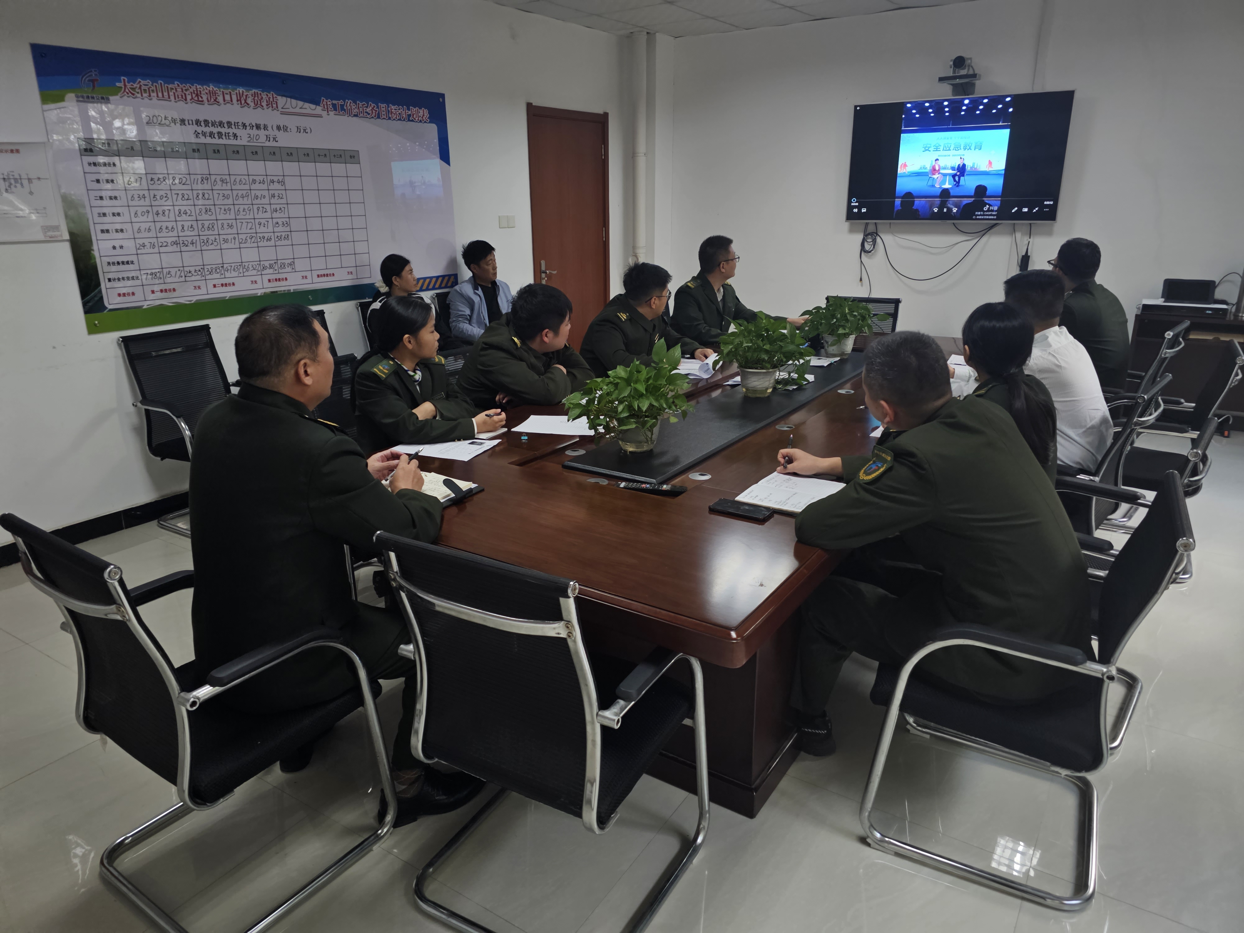 4bd2a07dba3213a3edc9428ffc8a6239.jpg 4bd2a07dba3213a3edc9428ffc8a6239.jpg